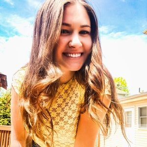 Meet your Posher, Laura